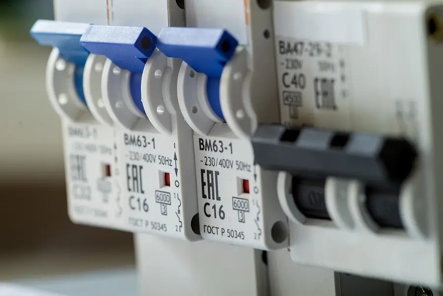 Critical Faulty Circuit Breaker Symptoms Every Homeowner Must Recognize