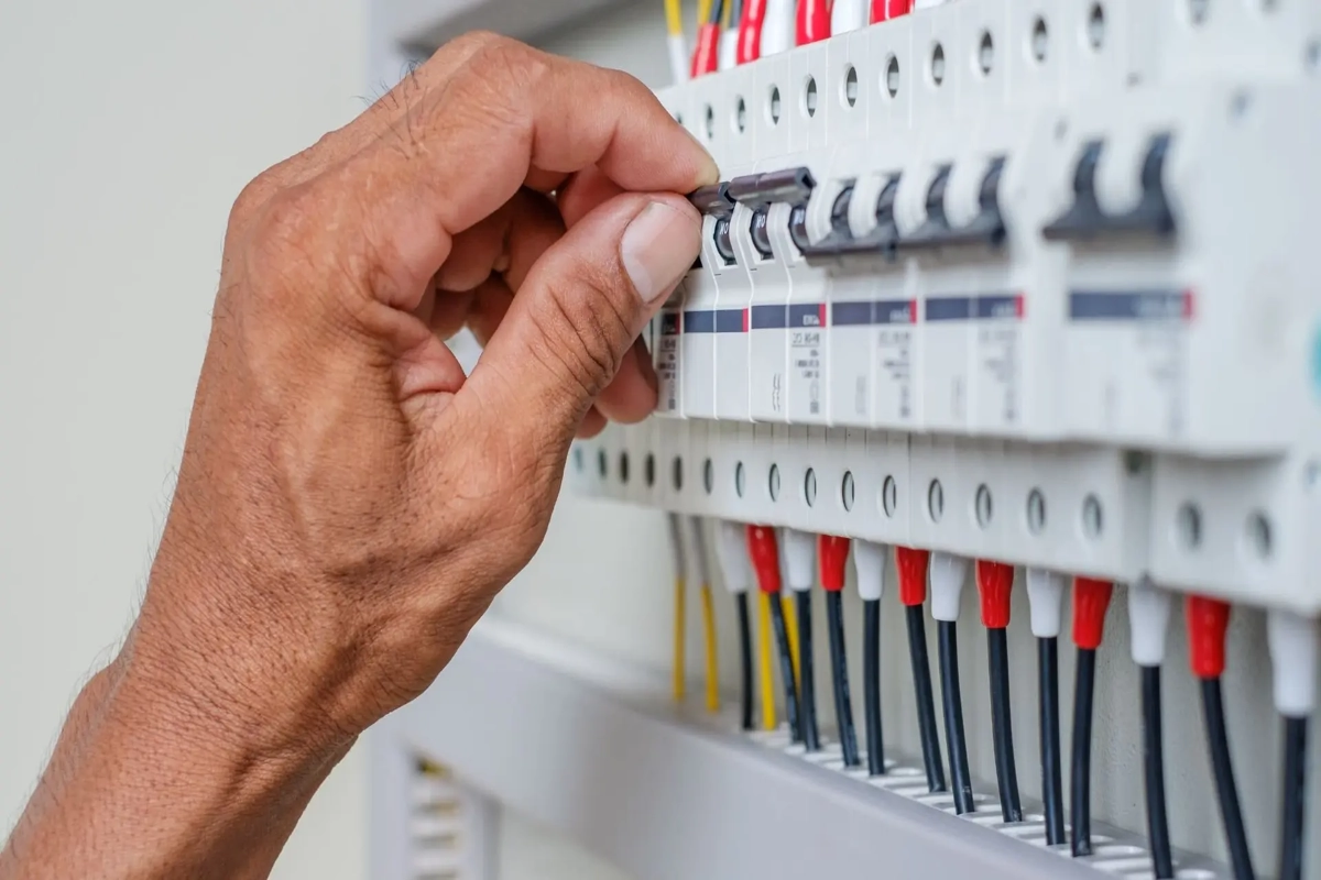 Immediate Safety Actions When You Detect Faulty Circuit Breaker Symptoms